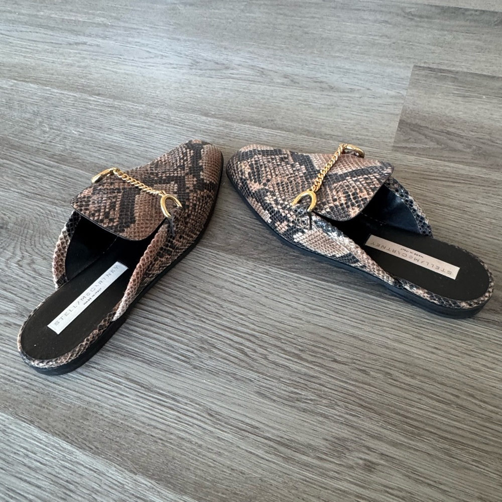 Stella McCartney Snake Print Mules with Gold Chain - Picture 3 of 7